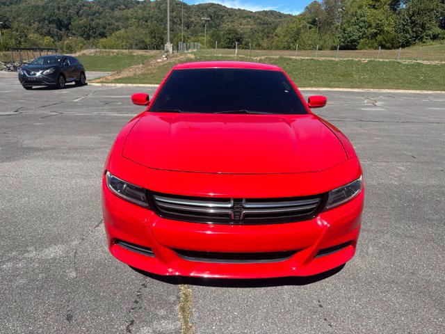 Used 2017 Dodge Charger SE RWD image 3
