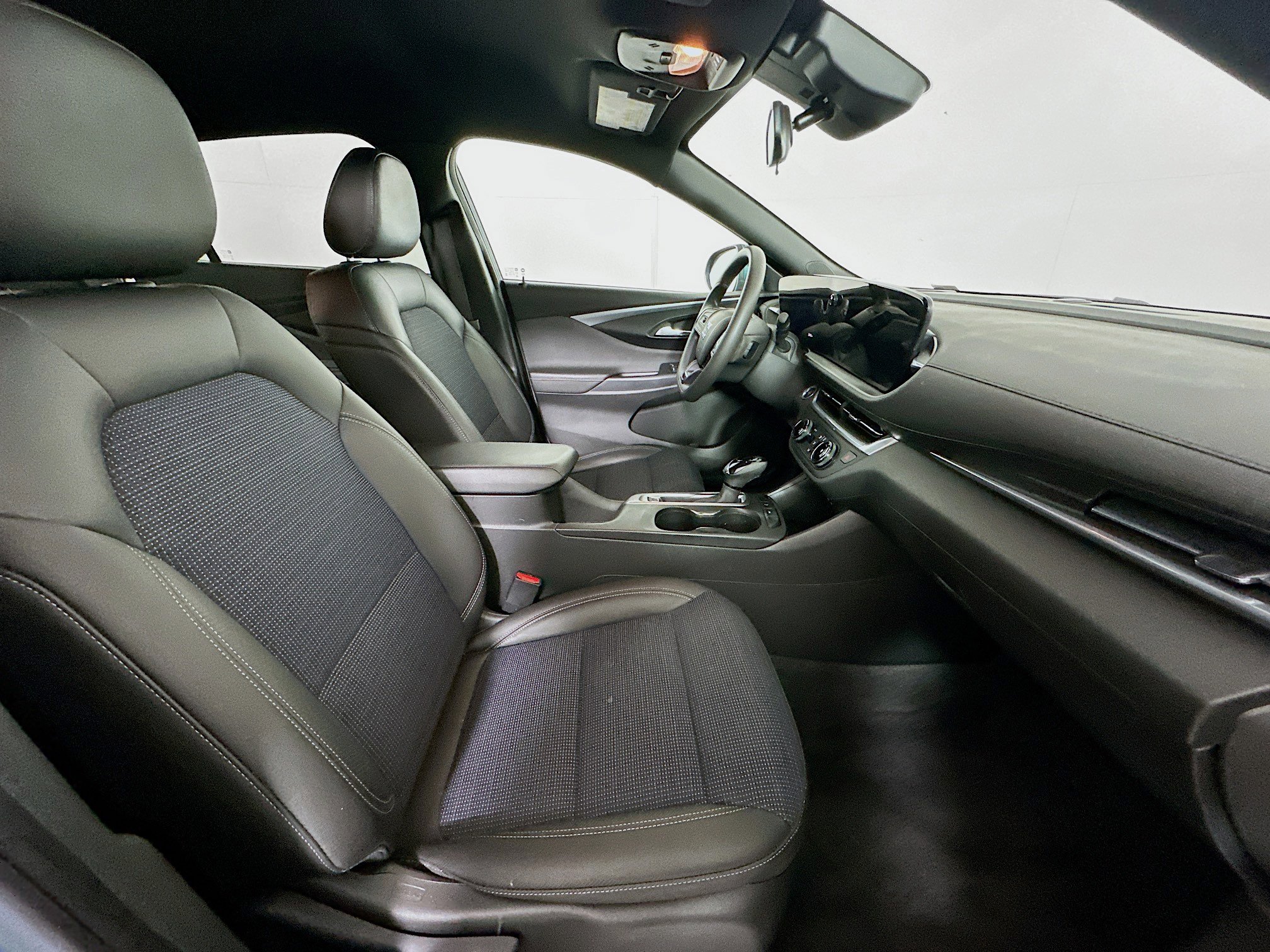 Used 2024 Buick Envista Preferred image 29