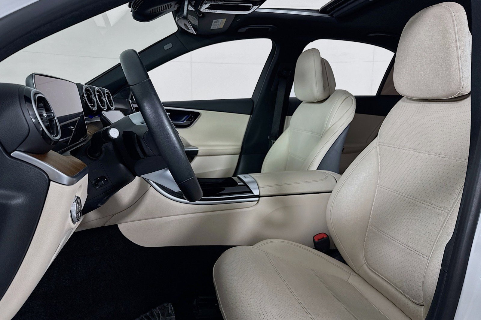 Used 2024 Mercedes-Benz C 300 Sedan image 16