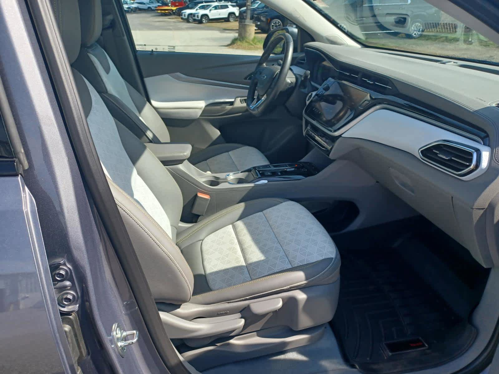 Used 2023 Chevrolet Bolt EUV Premier image 17