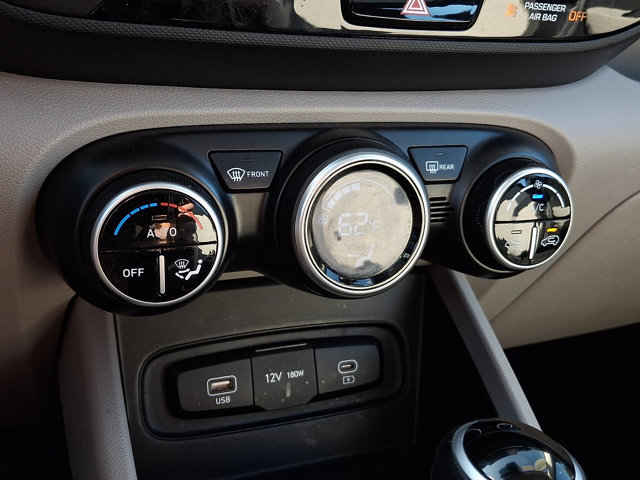 Certified 2025 Hyundai Venue SEL FWD image 16