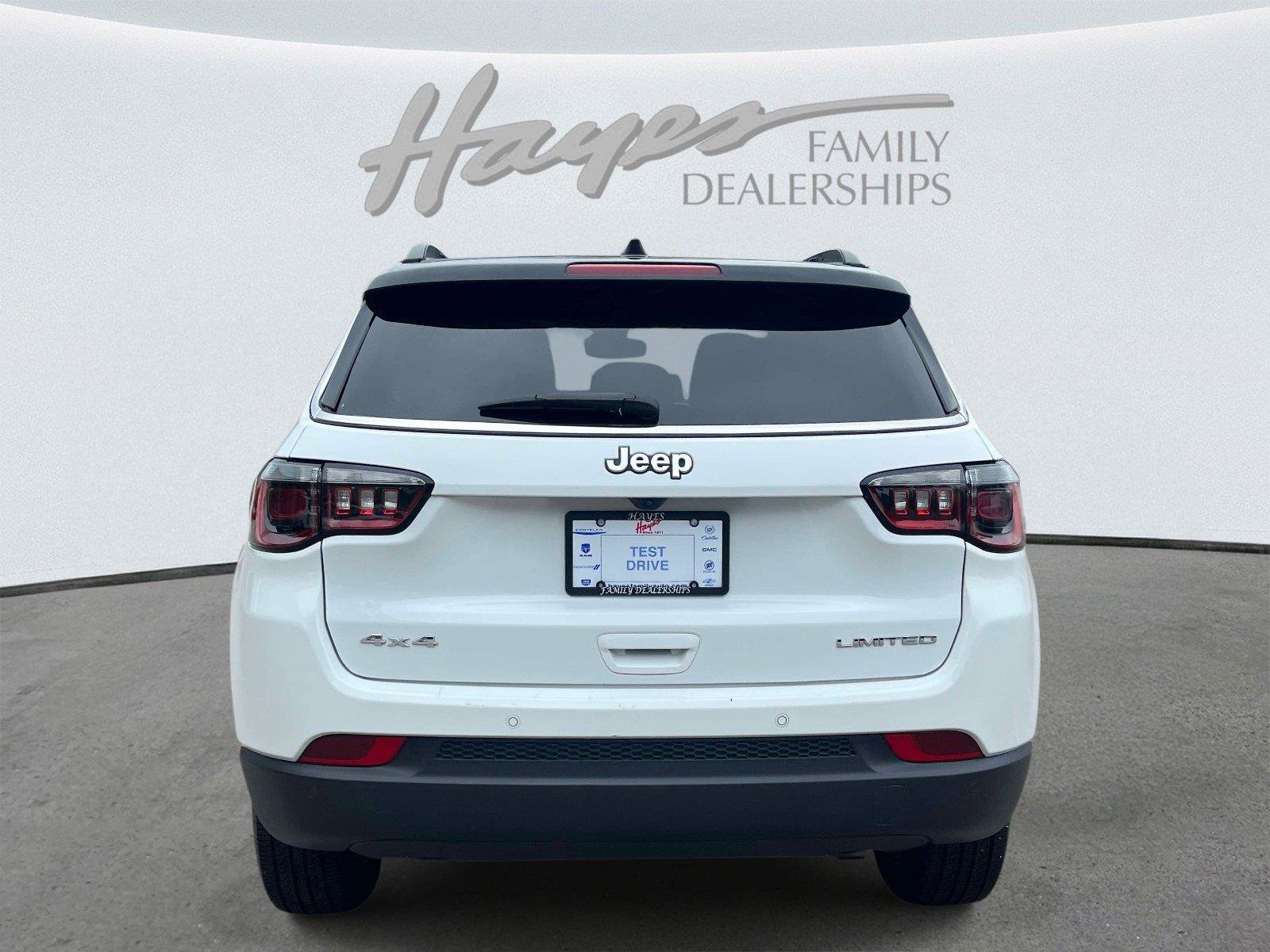 Used 2025 Jeep Compass Limited AWD/4WD image 4