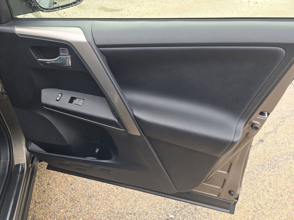Used 2015 Toyota RAV4 Limited image 5