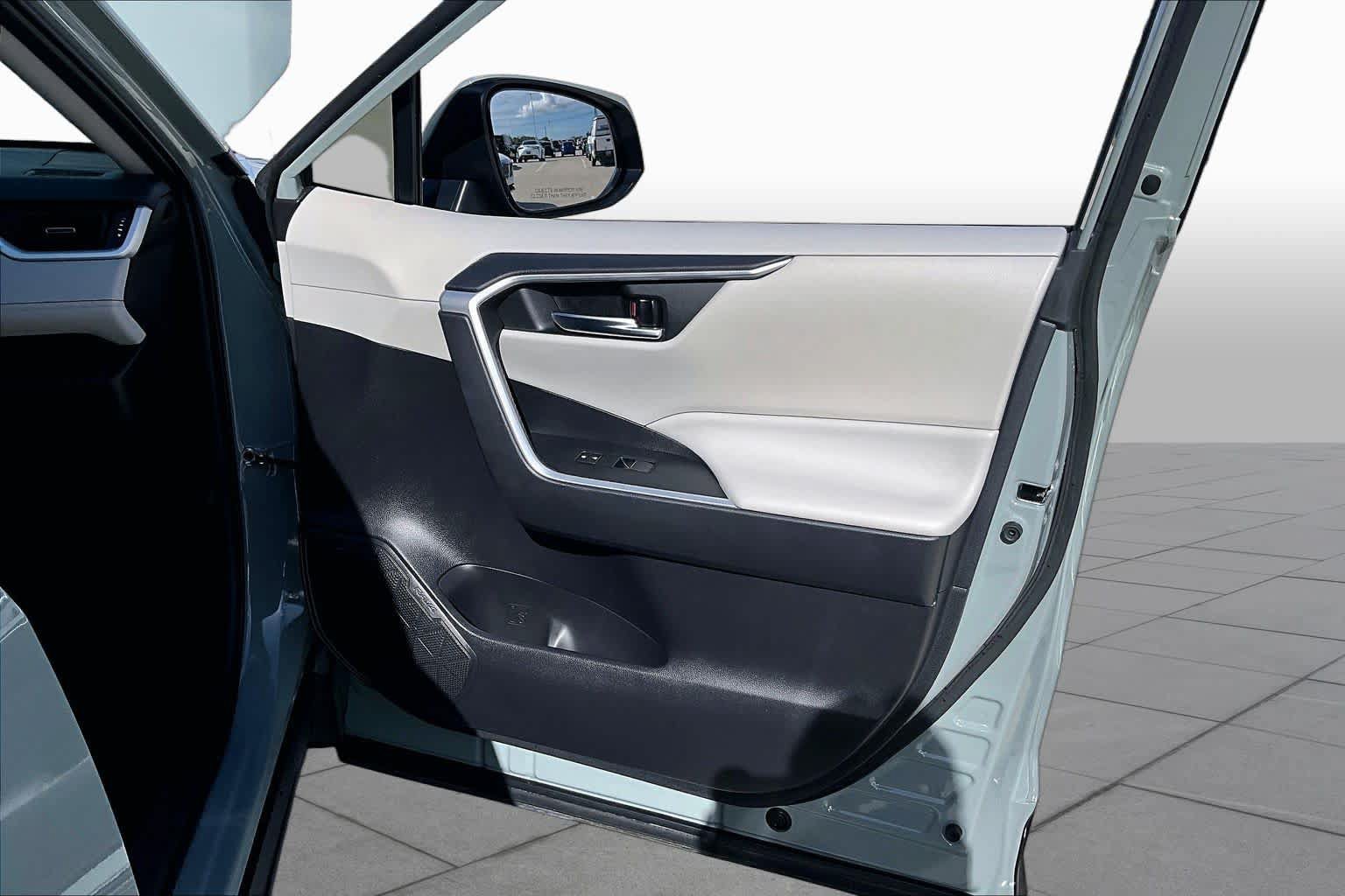 Used 2021 Toyota RAV4 XLE Premium FWD image 25
