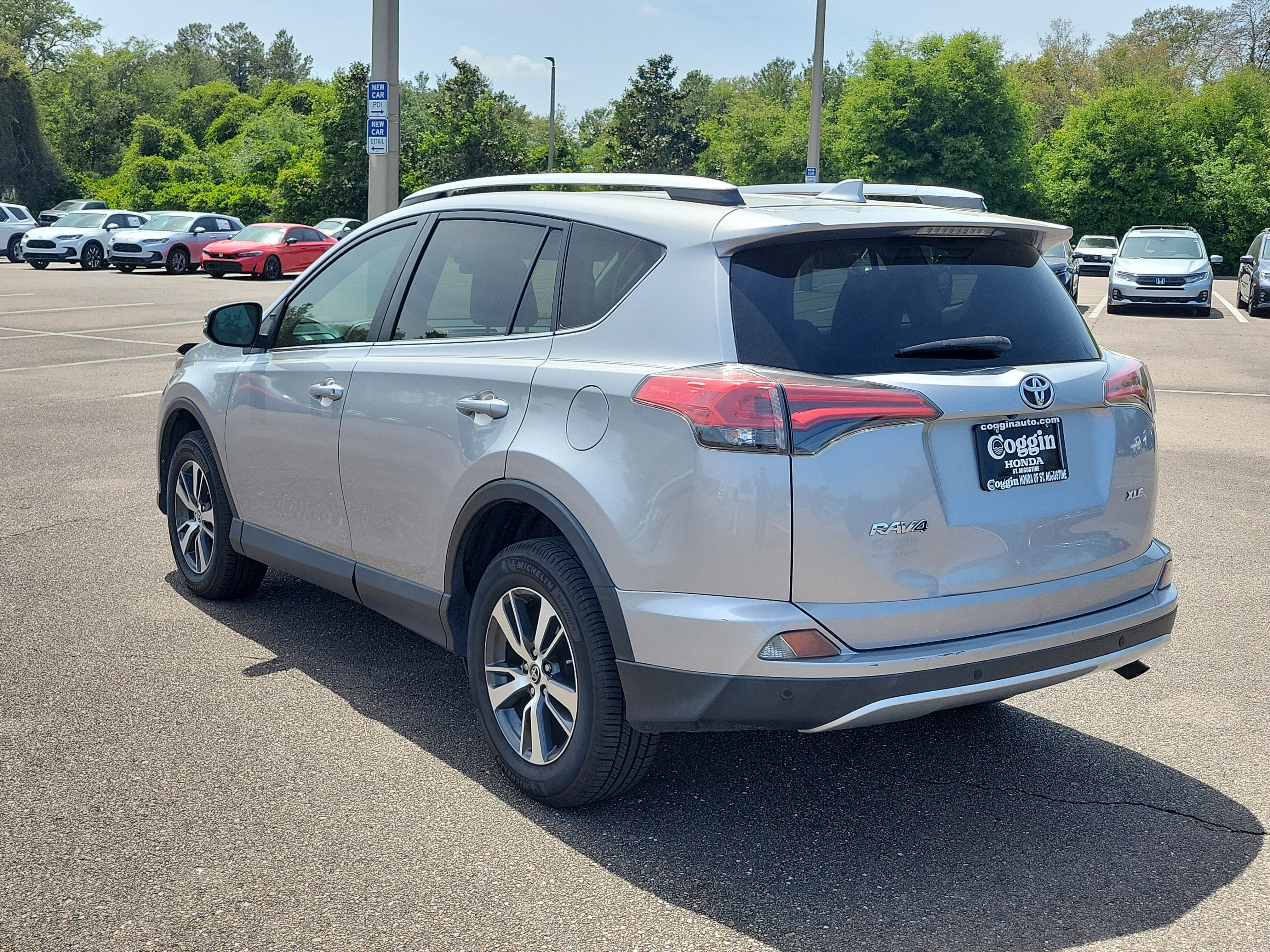 Used 2016 Toyota RAV4 XLE w/ Convenience Package image 3