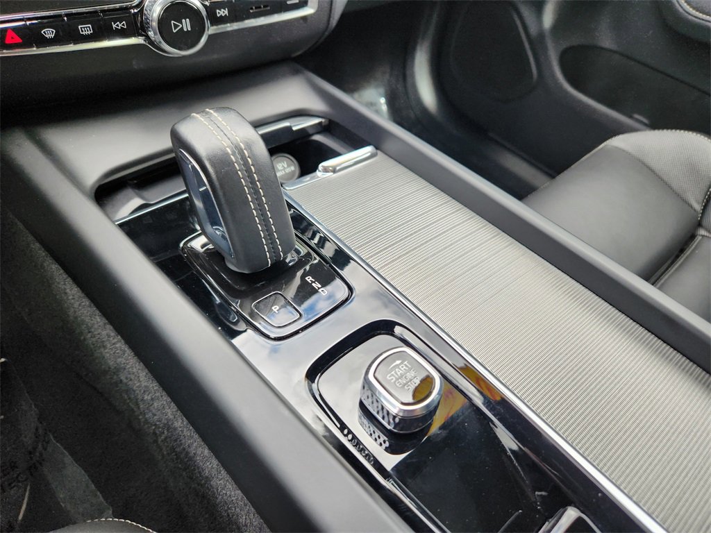 Used 2022 Volvo XC60 T8 R-Design w/ Advanced Package image 23