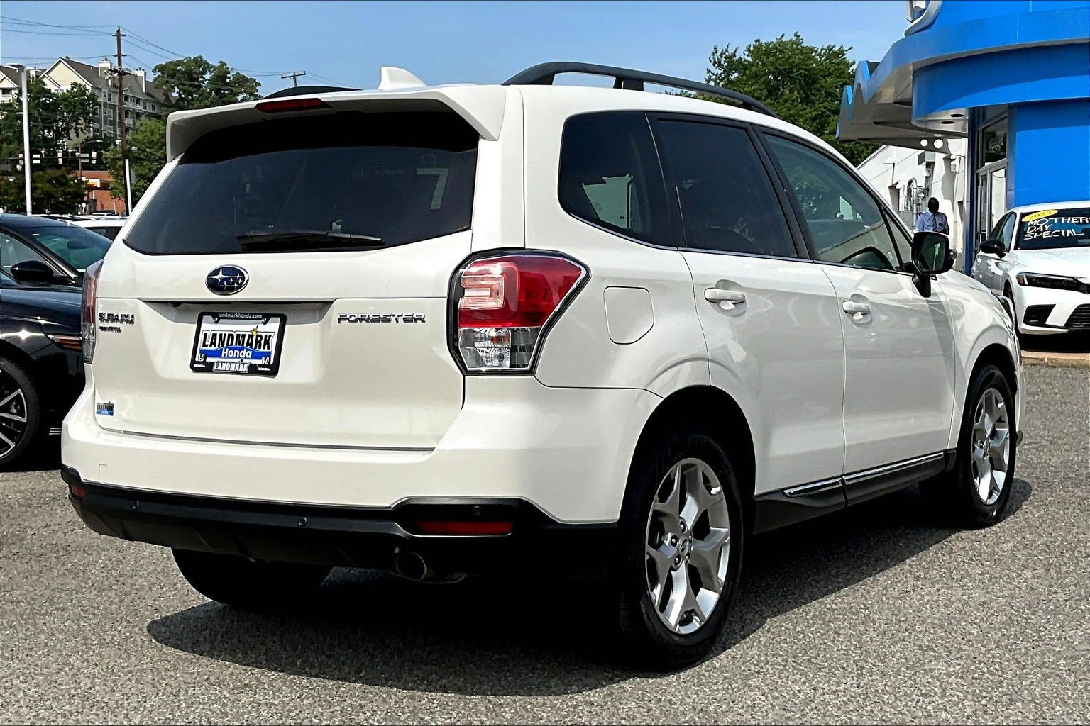 Used 2018 Subaru Forester 2.5i Touring AWD/4WD image 2