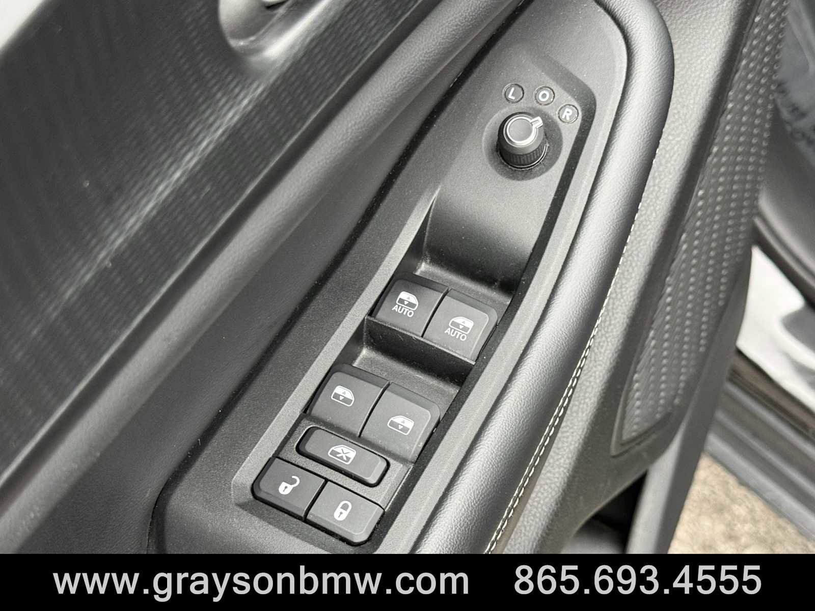 Used 2024 Jeep Grand Cherokee L Laredo image 12