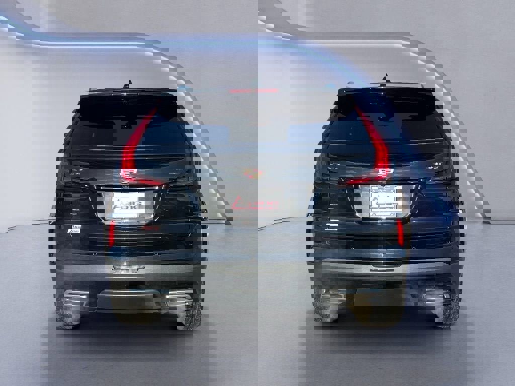 Used 2024 Cadillac XT4 Premium Luxury image 4