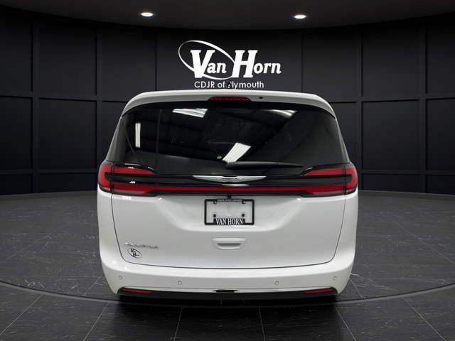 Used 2026 Chrysler Pacifica Select FWD image 6