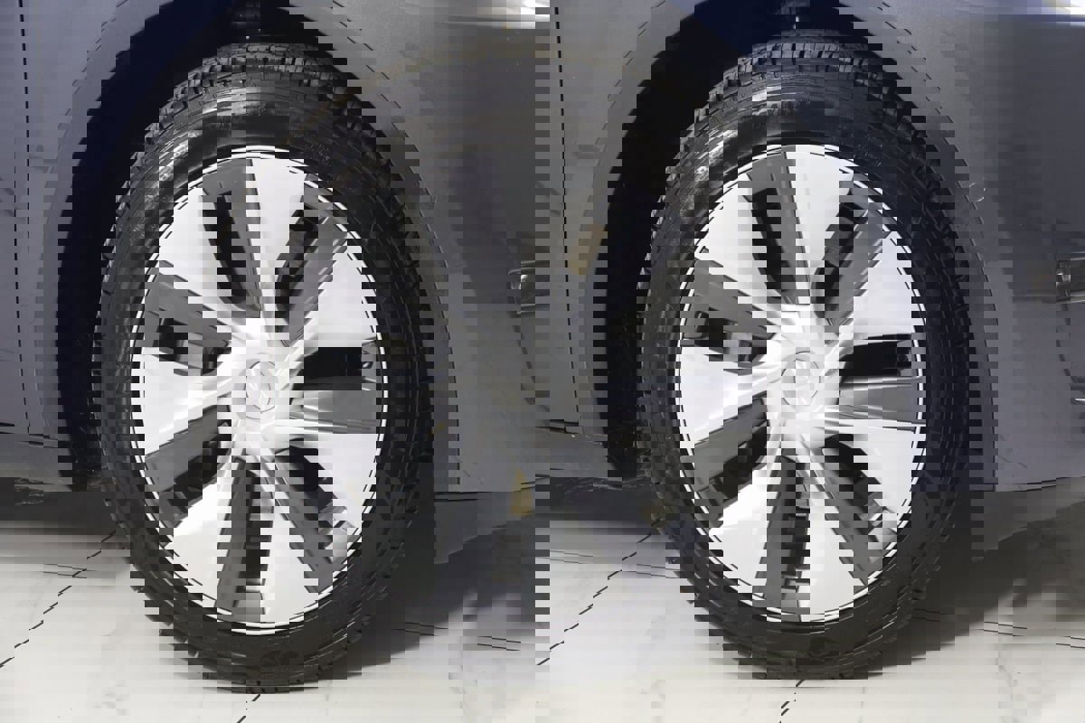 Used 2022 Tesla Model Y Long Range image 16