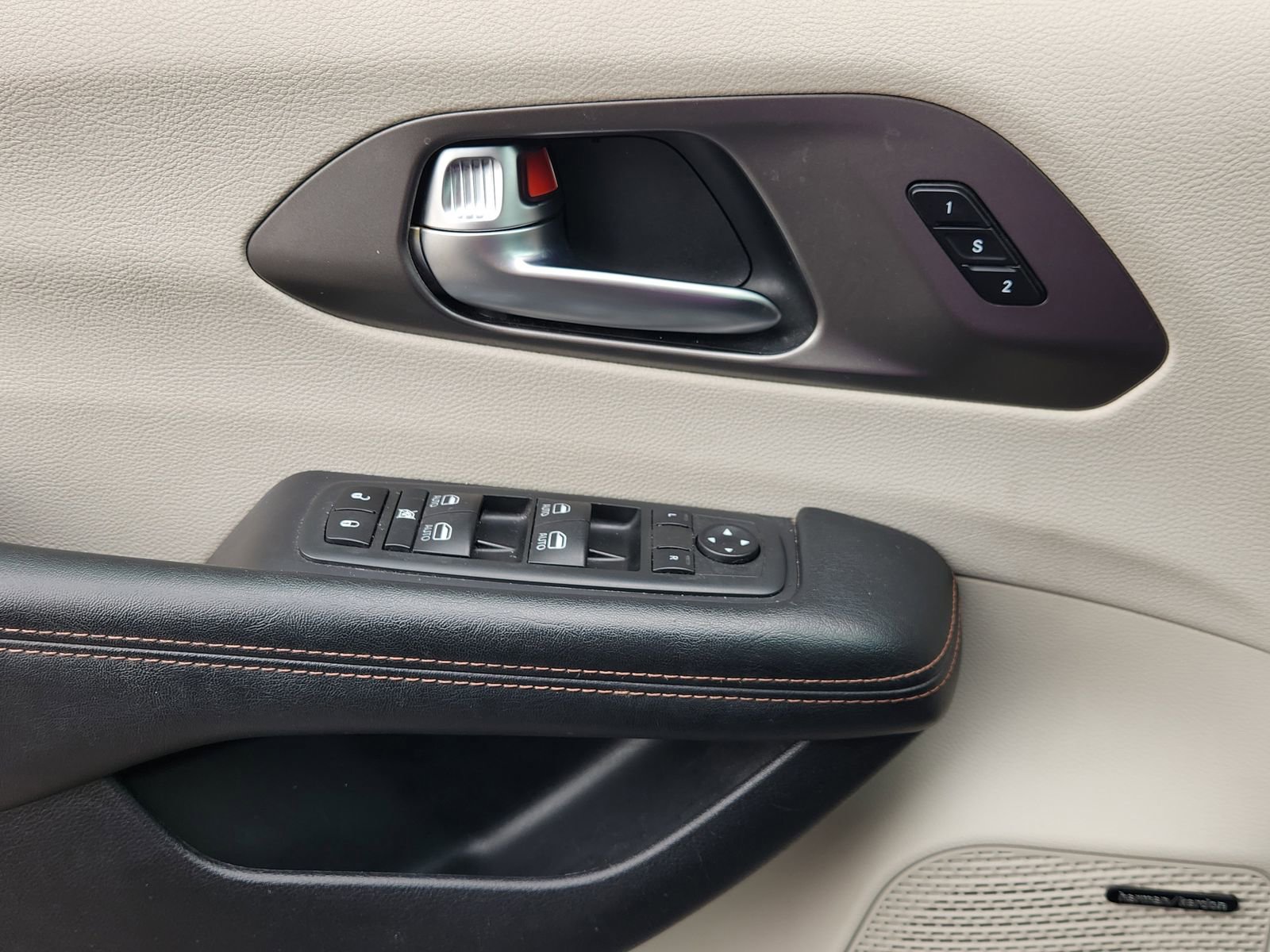 Used 2020 Chrysler Pacifica Touring-L Plus image 26