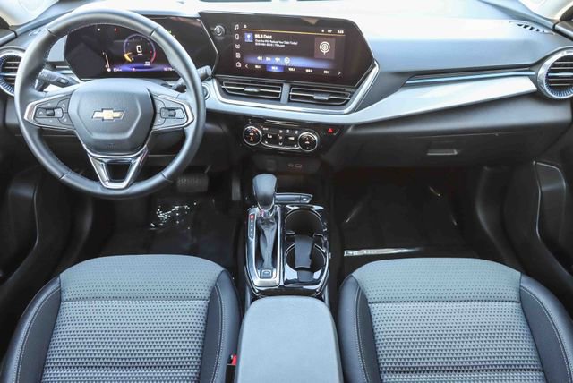 Used 2025 Chevrolet Trax LT w/ LT Convenience Package image 14