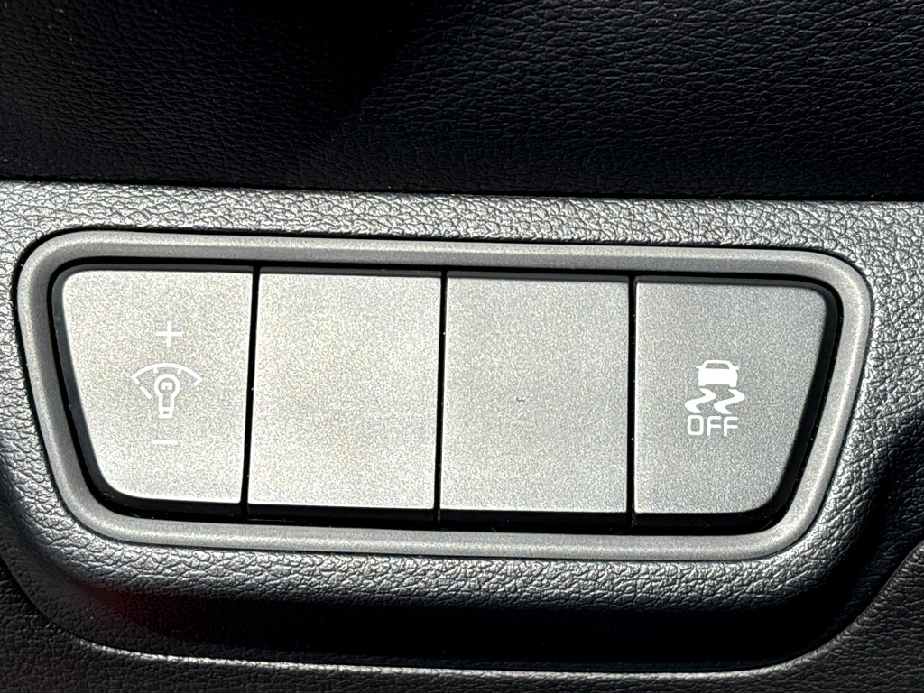 Used 2024 Kia Forte LXS image 12