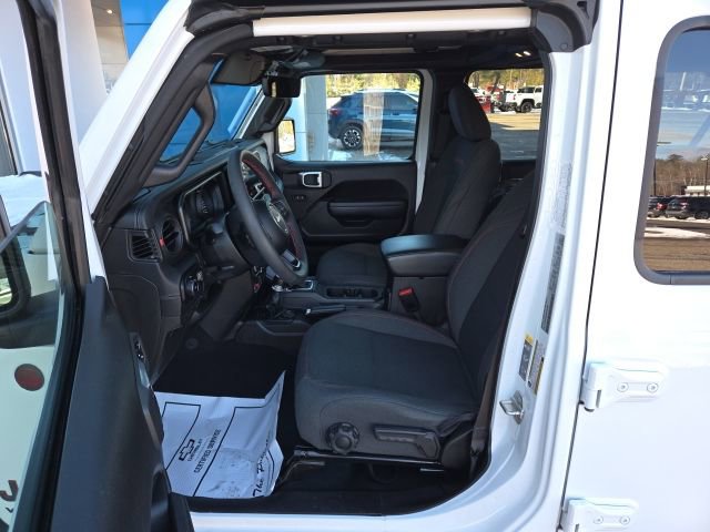 Used 2024 Jeep Wrangler Unlimited Rubicon w/ XTREMEE 35" Tire Package image 19