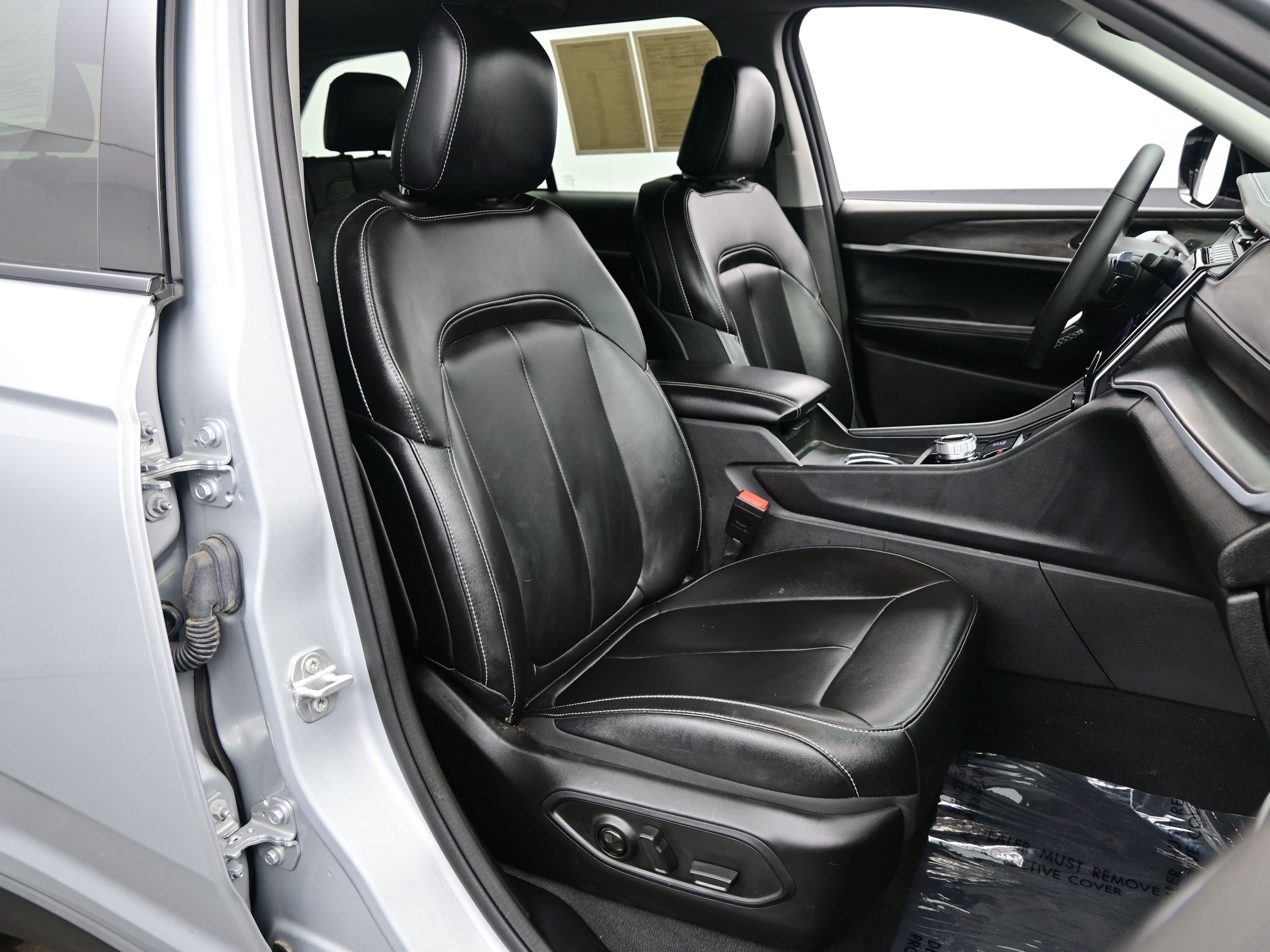 Used 2024 Jeep Grand Cherokee Limited image 14