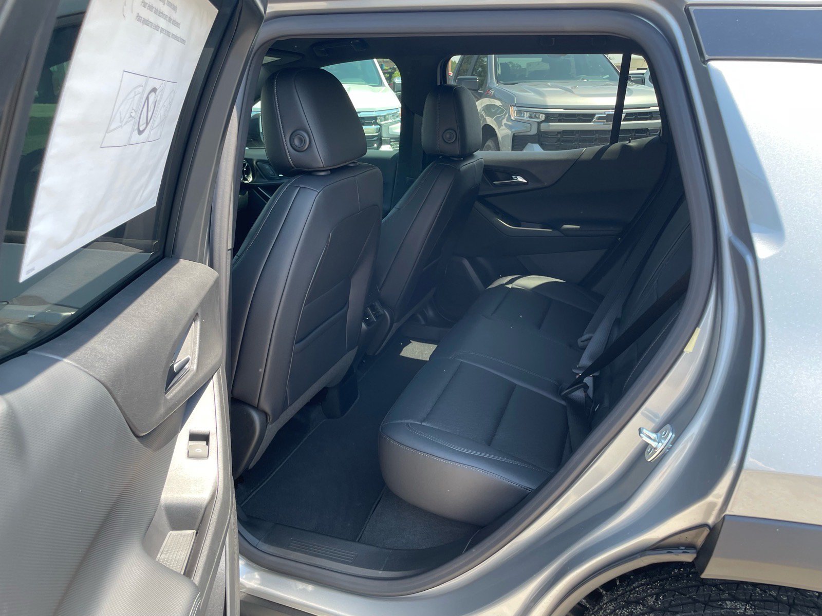 New 2027 Chevrolet Equinox LT w/ Convenience Package II FWD image 5