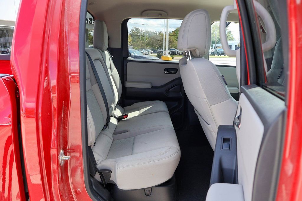Certified 2025 Nissan Frontier SV image 10