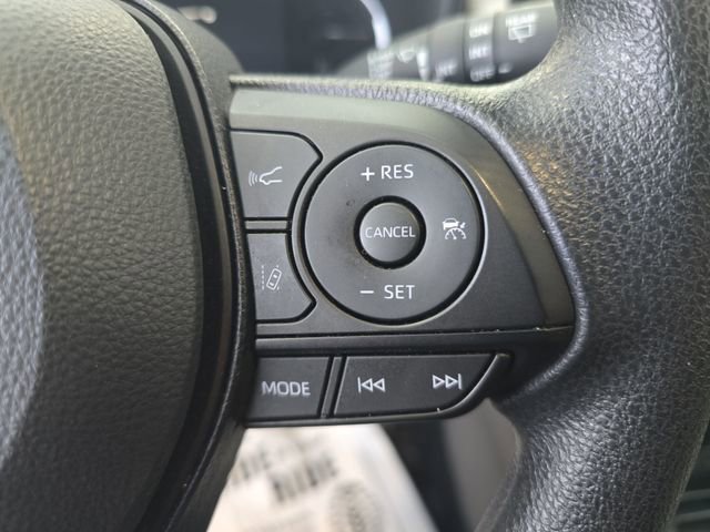 Used 2025 Toyota RAV4 XLE image 32