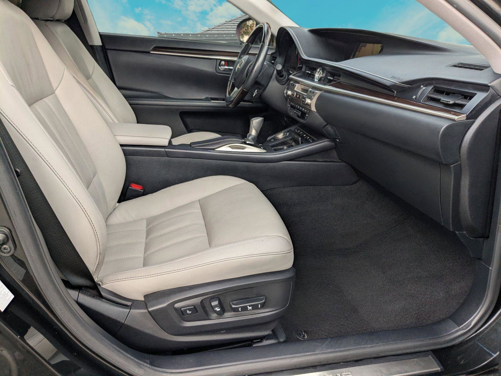 Used 2016 Lexus ES 350 w/ Luxury Package w/Wood Trim FWD image 23