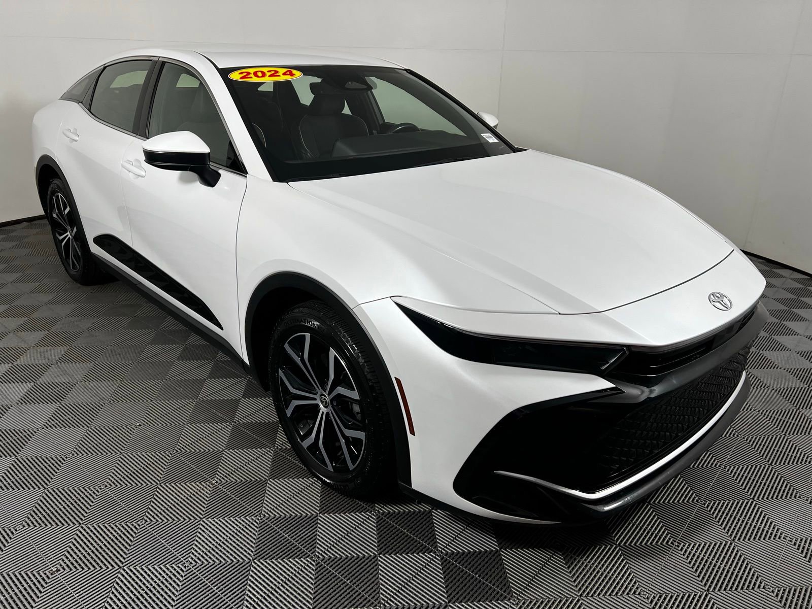 Used 2024 Toyota Crown XLE image 3