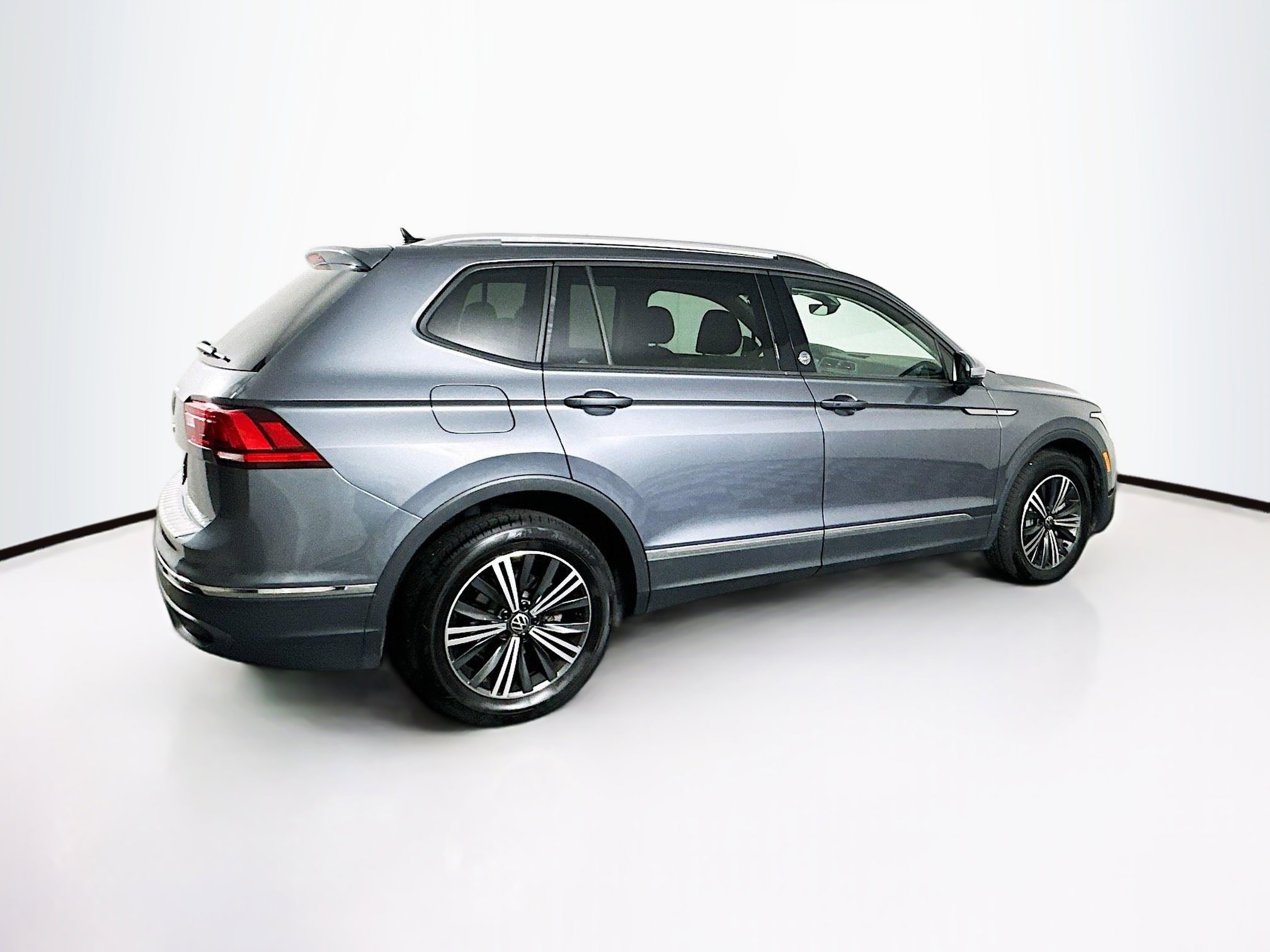 Used 2024 Volkswagen Tiguan Wolfsburg Edition image 10