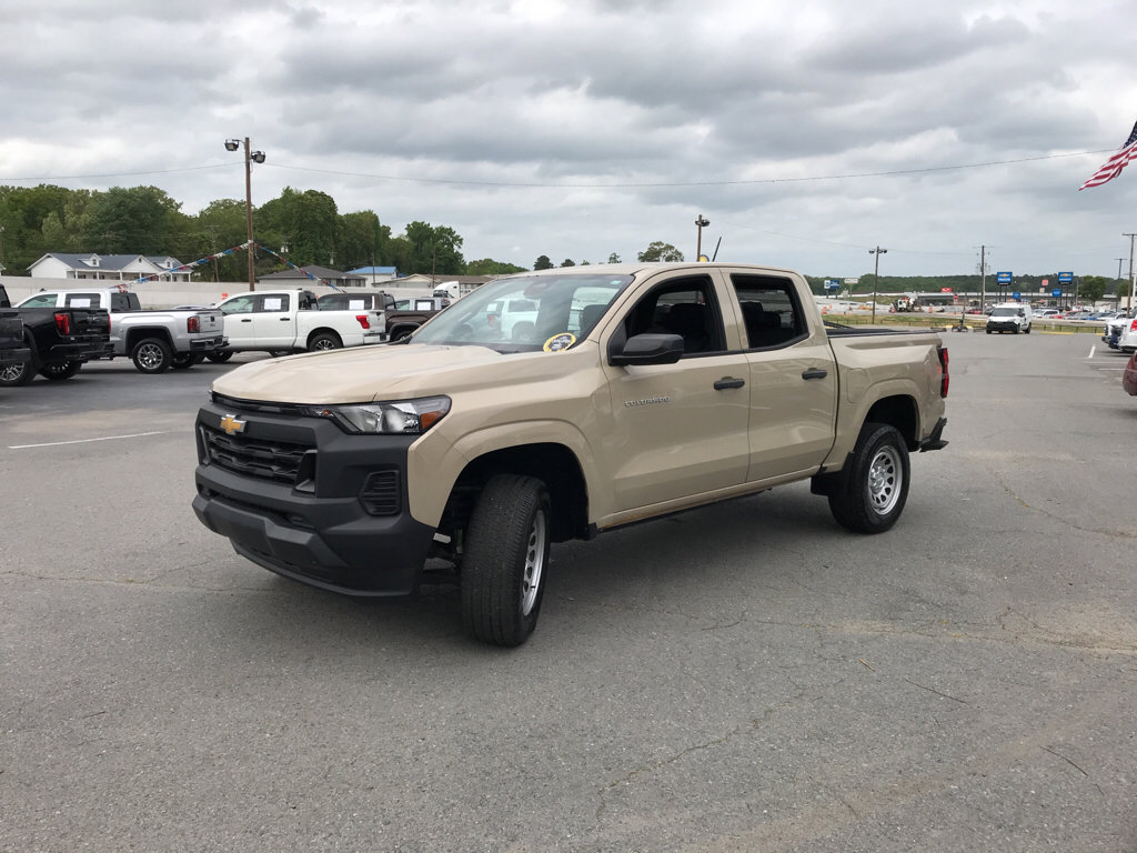 Used 2023 Chevrolet Colorado W/T image 2