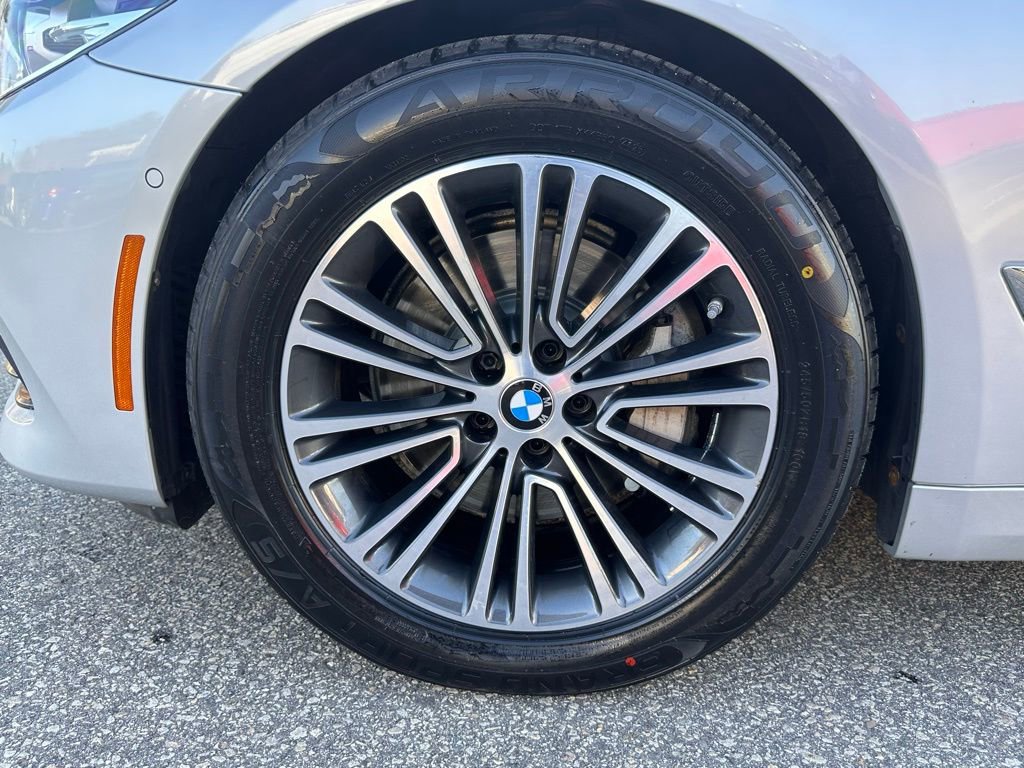 Used 2020 BMW 530i xDrive w/ Premium Package image 11