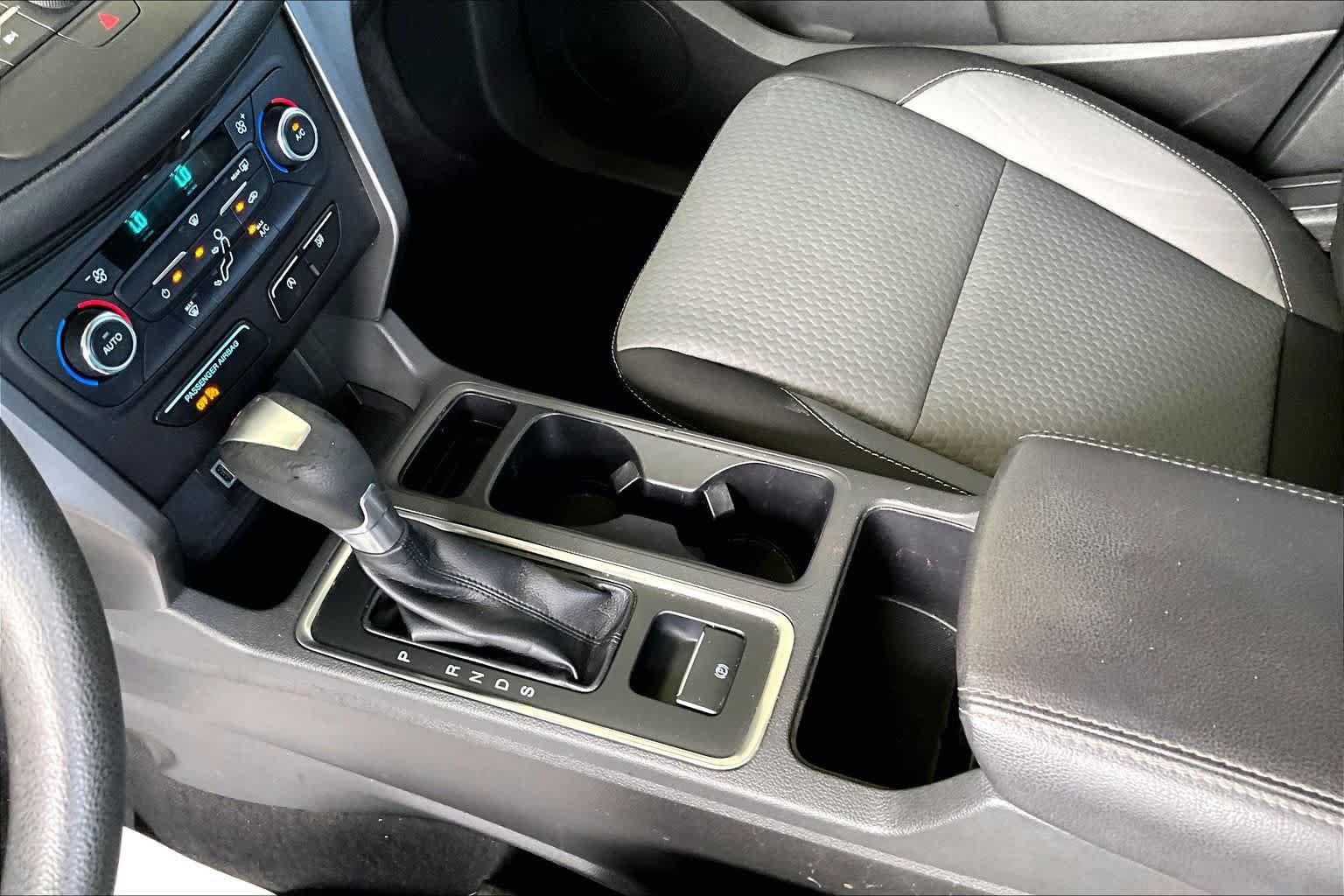 Used 2017 Ford Escape SE w/ Equipment Group 201A FWD image 16