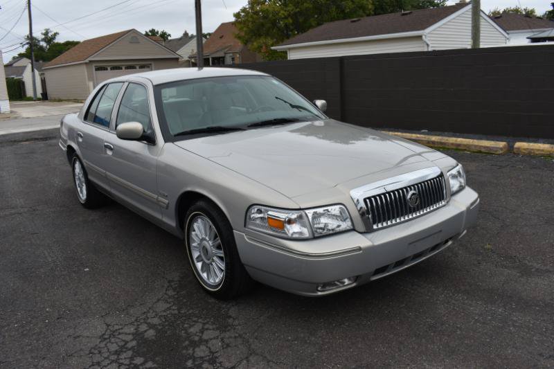 Used 2010 Mercury Grand Marquis LS RWD image 2