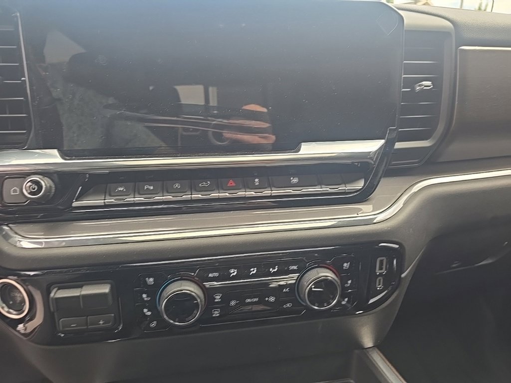 Used 2025 Chevrolet Silverado 1500 High Country w/ High Country Premium Package AWD/4WD image 16