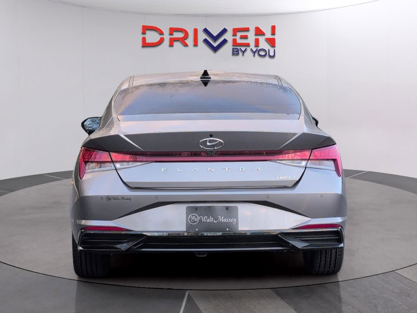 Used 2023 Hyundai Elantra Limited image 4