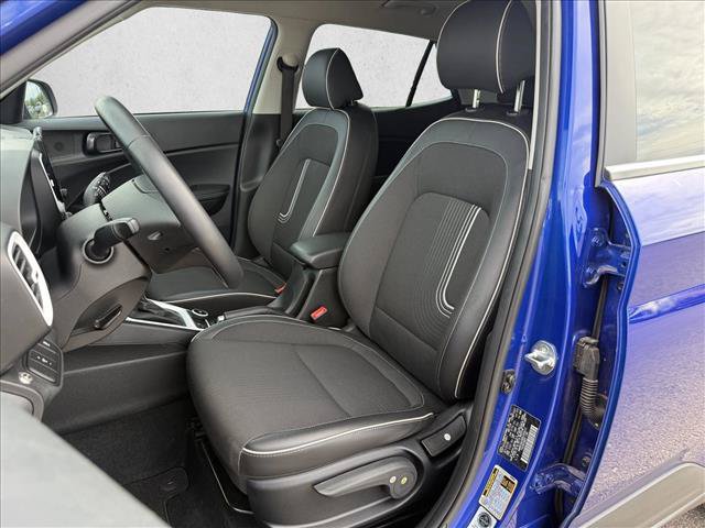 Used 2024 Hyundai Venue Limited FWD image 11