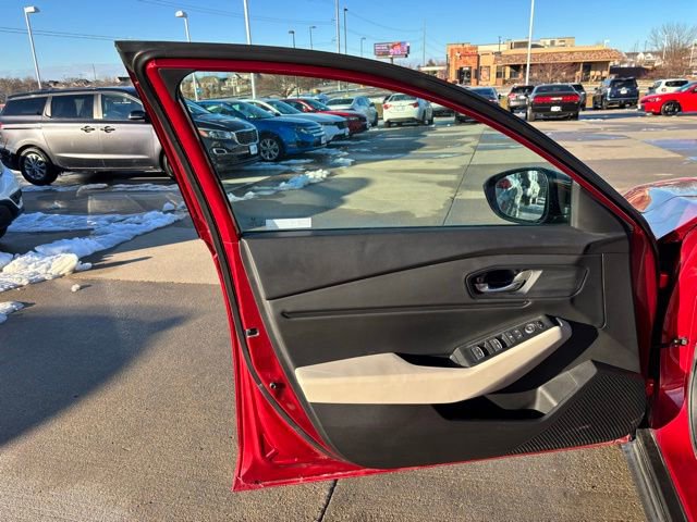 Certified 2025 Honda Accord SE image 10