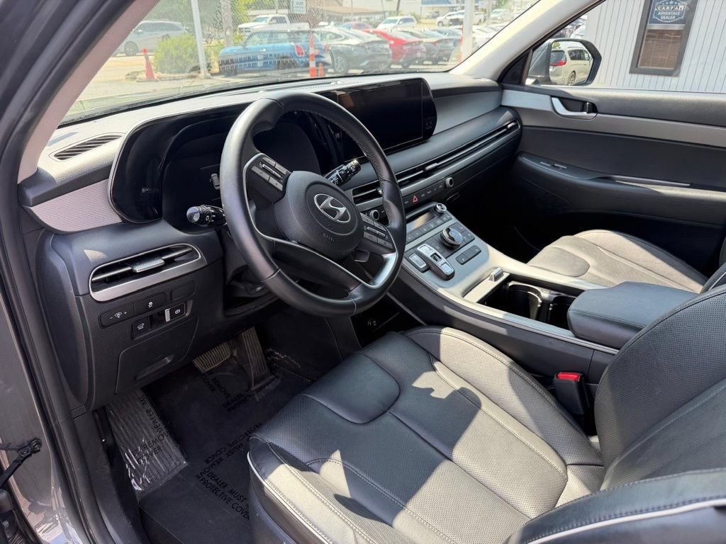 Used 2024 Hyundai Palisade SEL FWD image 16