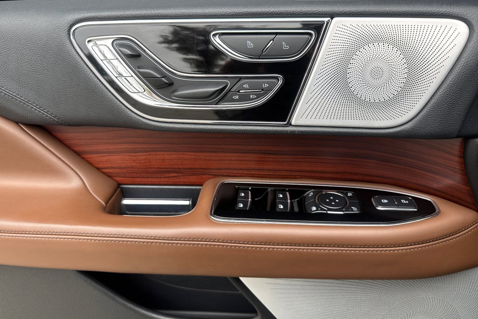 Certified 2023 Lincoln Navigator L Reserve AWD/4WD image 11