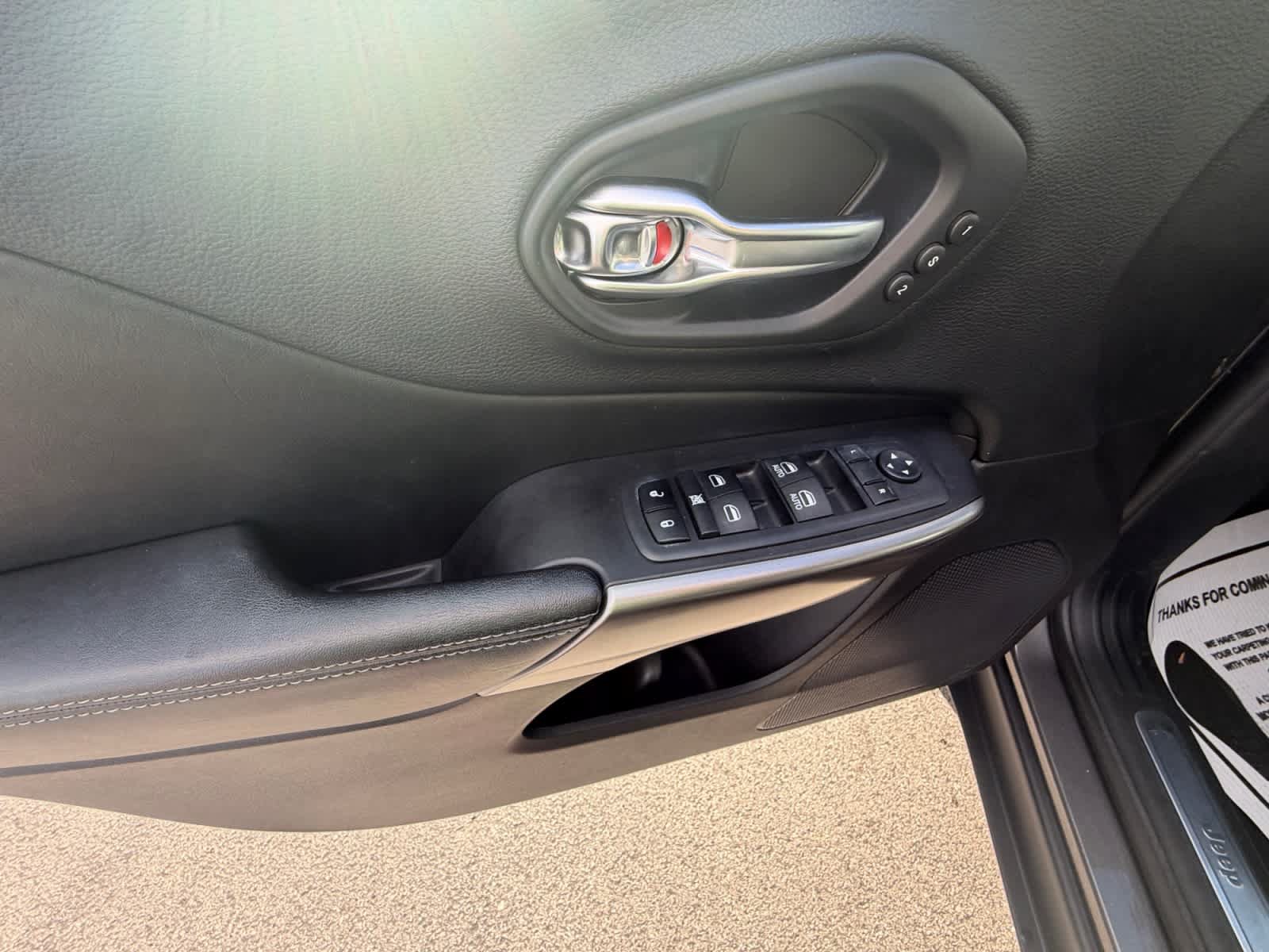 Used 2019 Jeep Cherokee Limited AWD/4WD image 13