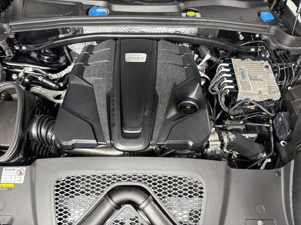 Used 2023 Porsche Macan S AWD/4WD image 32