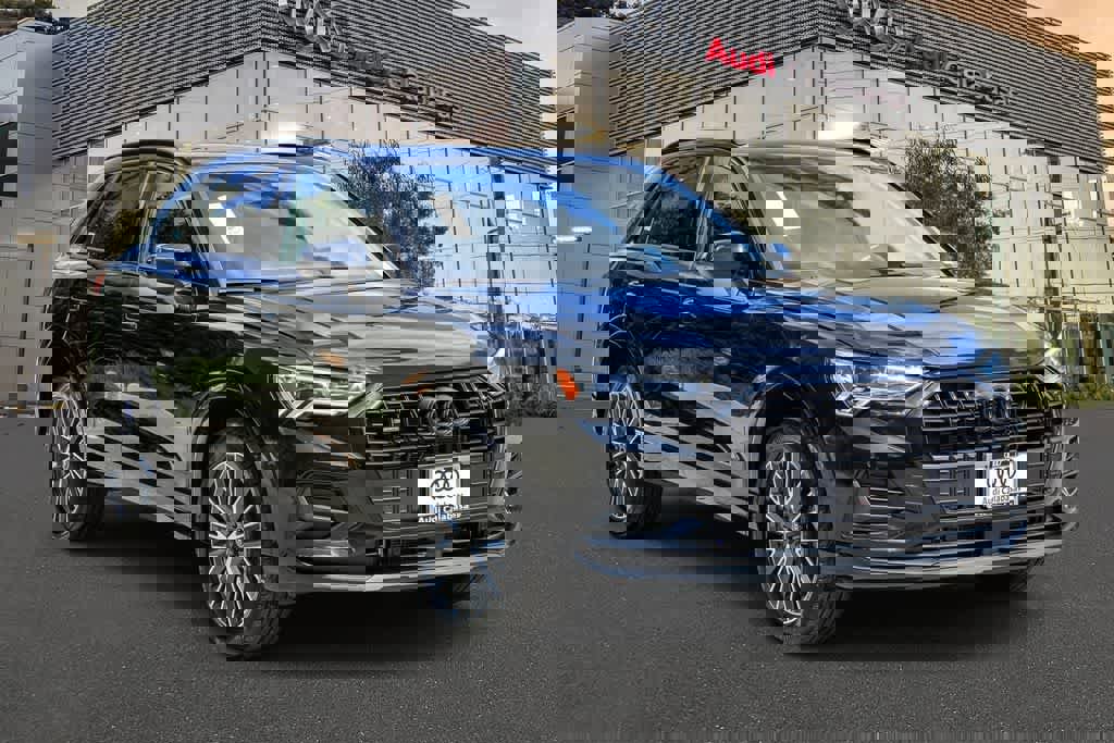 Used 2023 Audi Q3 2.0T Premium w/ Convenience Package AWD/4WD image 5