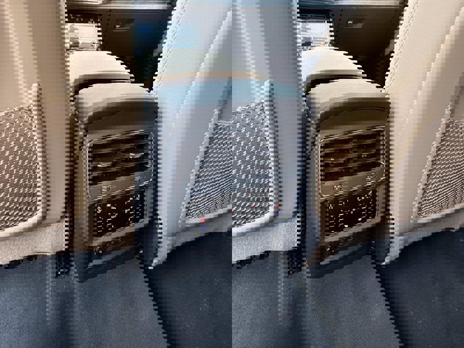 Used 2023 Audi Q8 Premium Plus image 17