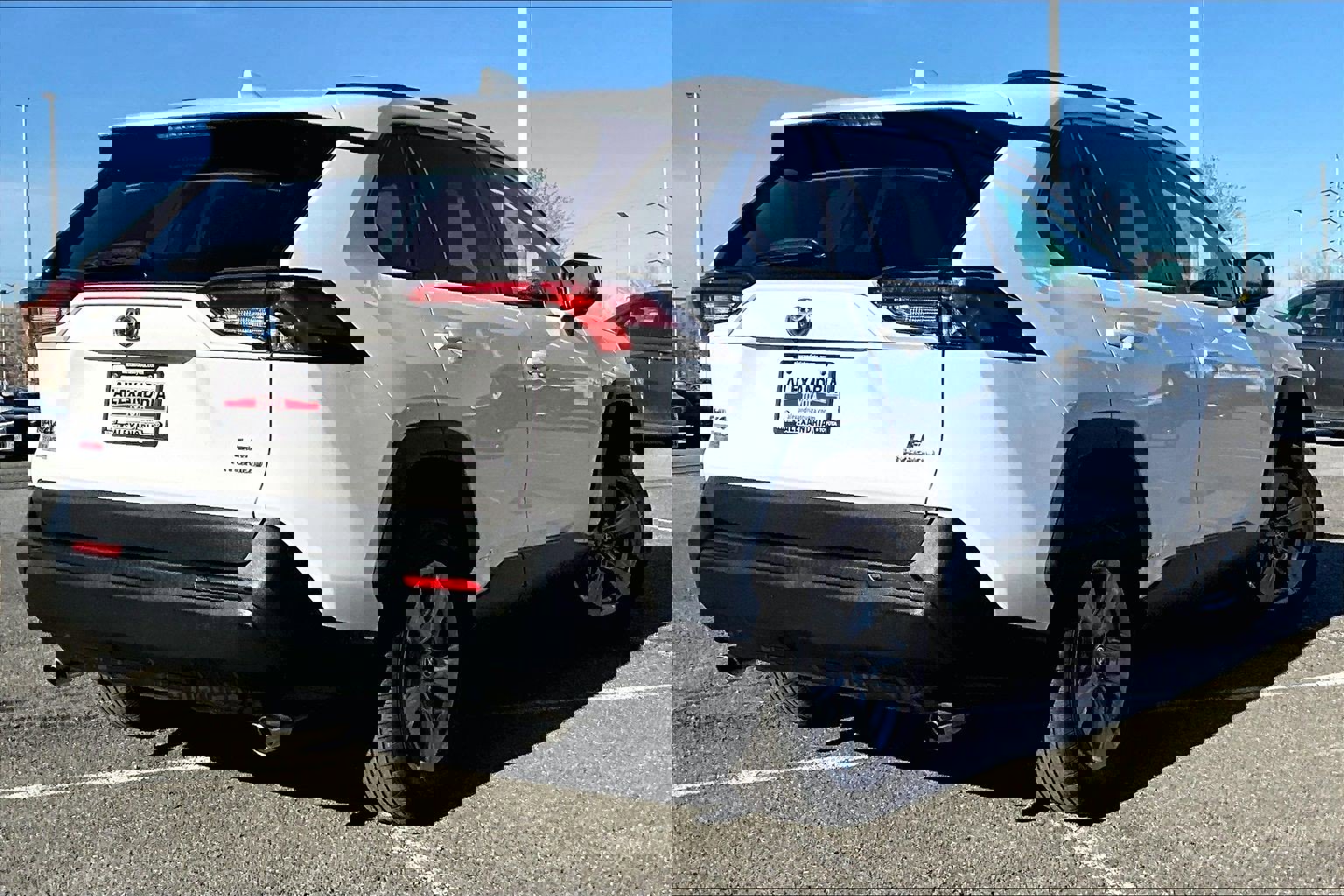 Used 2022 Toyota RAV4 LE image 12