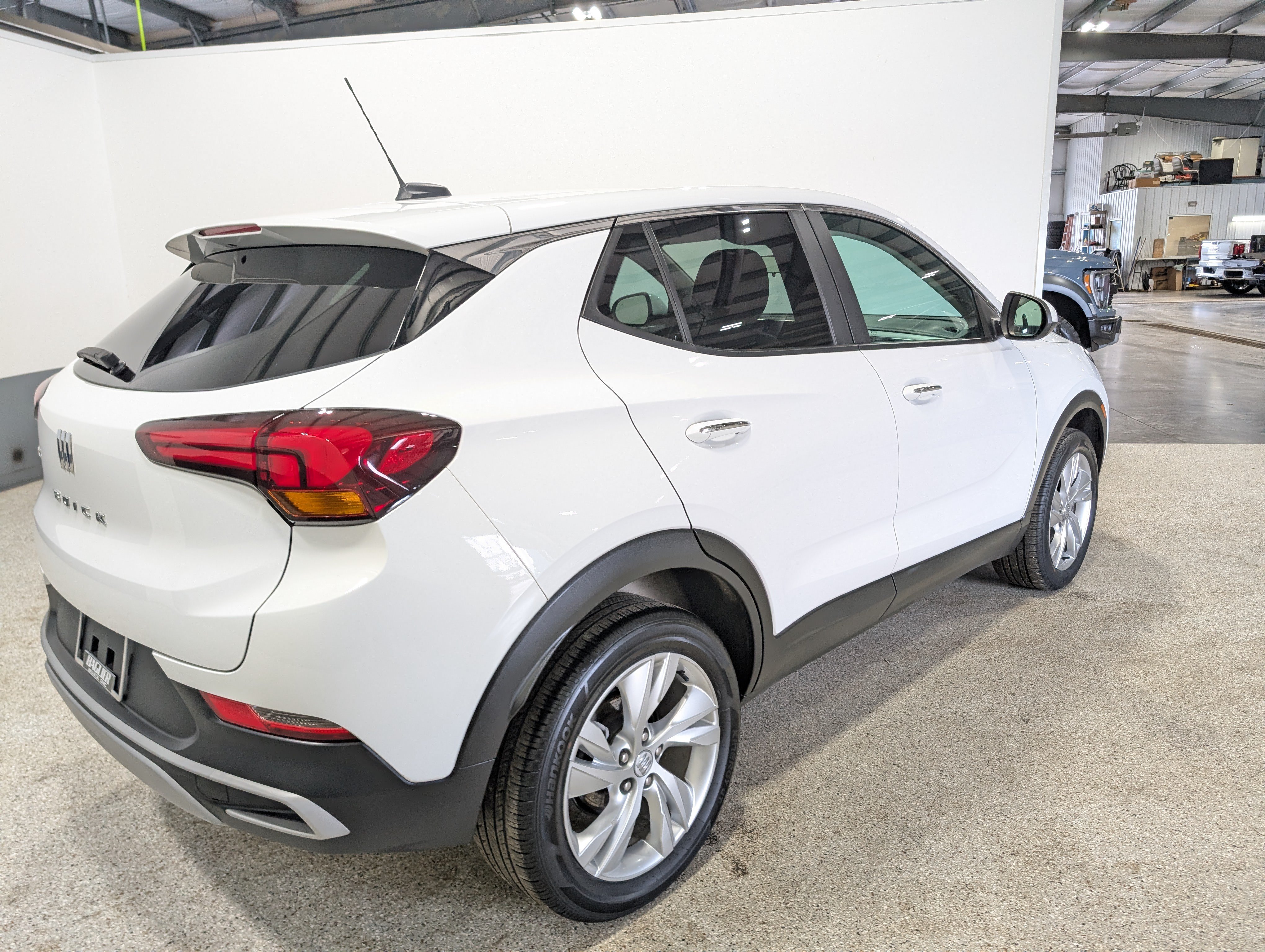 Used 2020 Buick Enclave Avenir w/ Avenir Technology Package AWD/4WD image 3