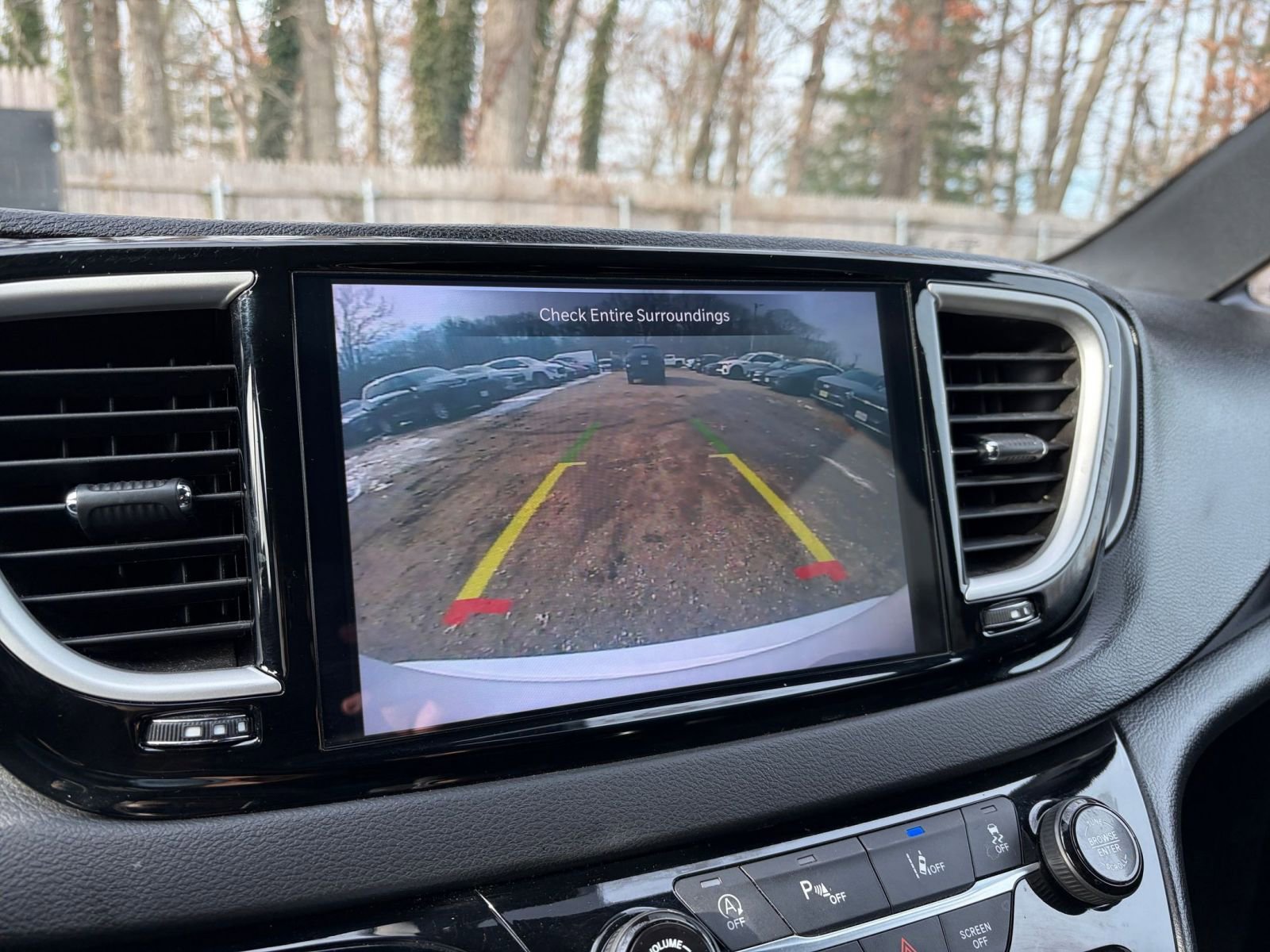 Used 2025 Chrysler Pacifica Select image 25