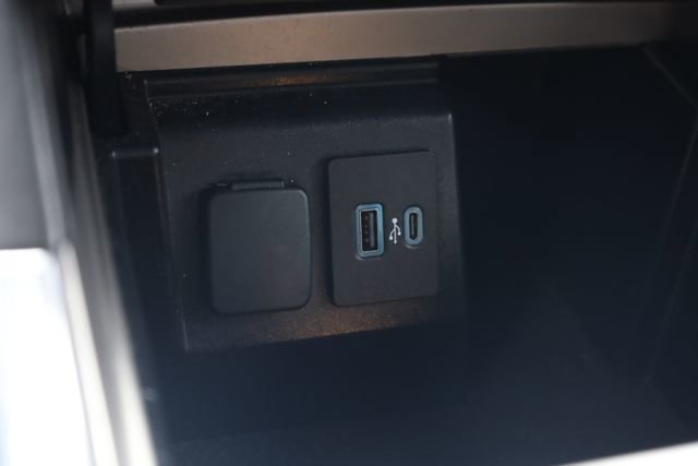 Used 2023 Ford Explorer Limited AWD/4WD image 19