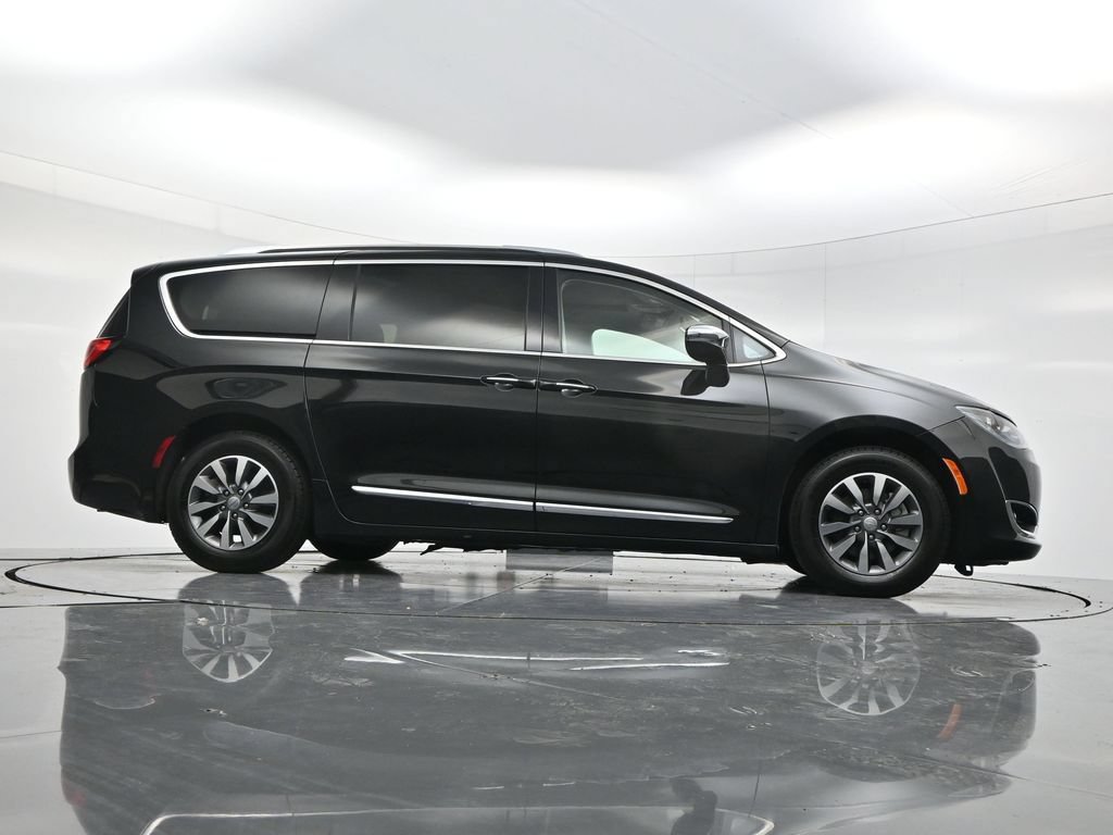 Used 2020 Chrysler Pacifica Limited FWD image 47