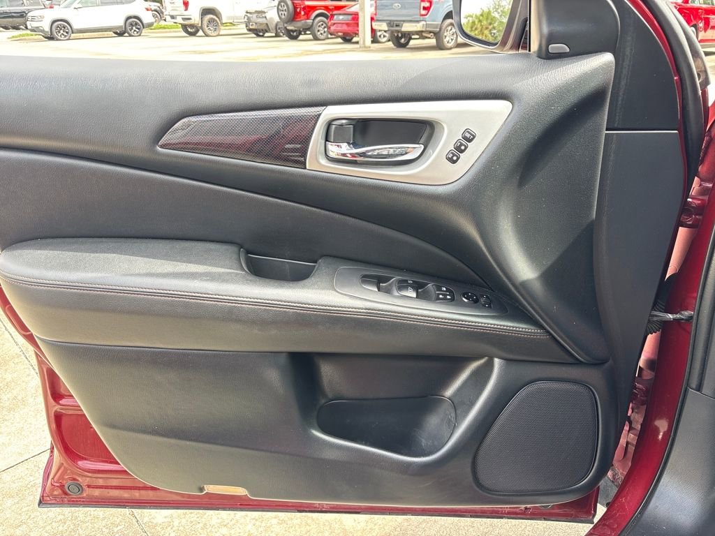 Used 2020 Nissan Pathfinder SL image 15