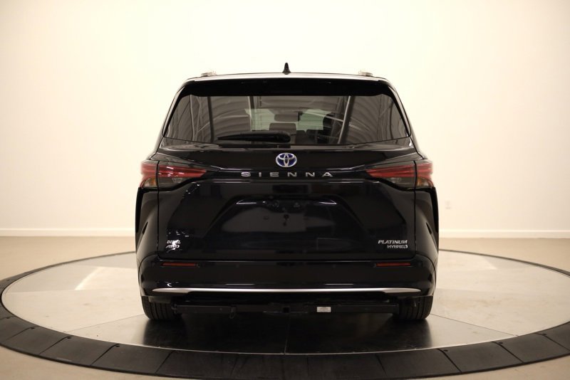 Used 2023 Toyota Sienna Platinum image 4