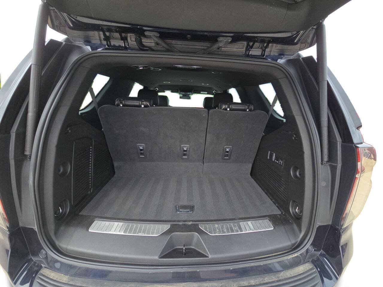 Used 2023 Chevrolet Tahoe Premier AWD/4WD image 11