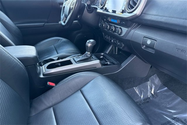Used 2022 Toyota Tacoma Limited image 19