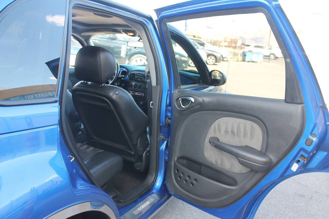 Used 2004 Chrysler PT Cruiser Limited FWD image 29